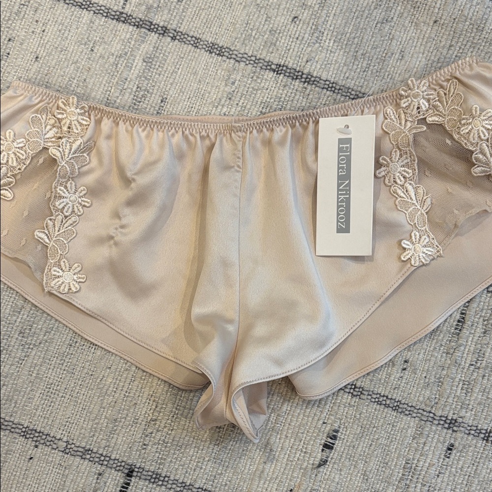 NWT Flora Nikrooz Women's Satin Lace Trim Shorts Small